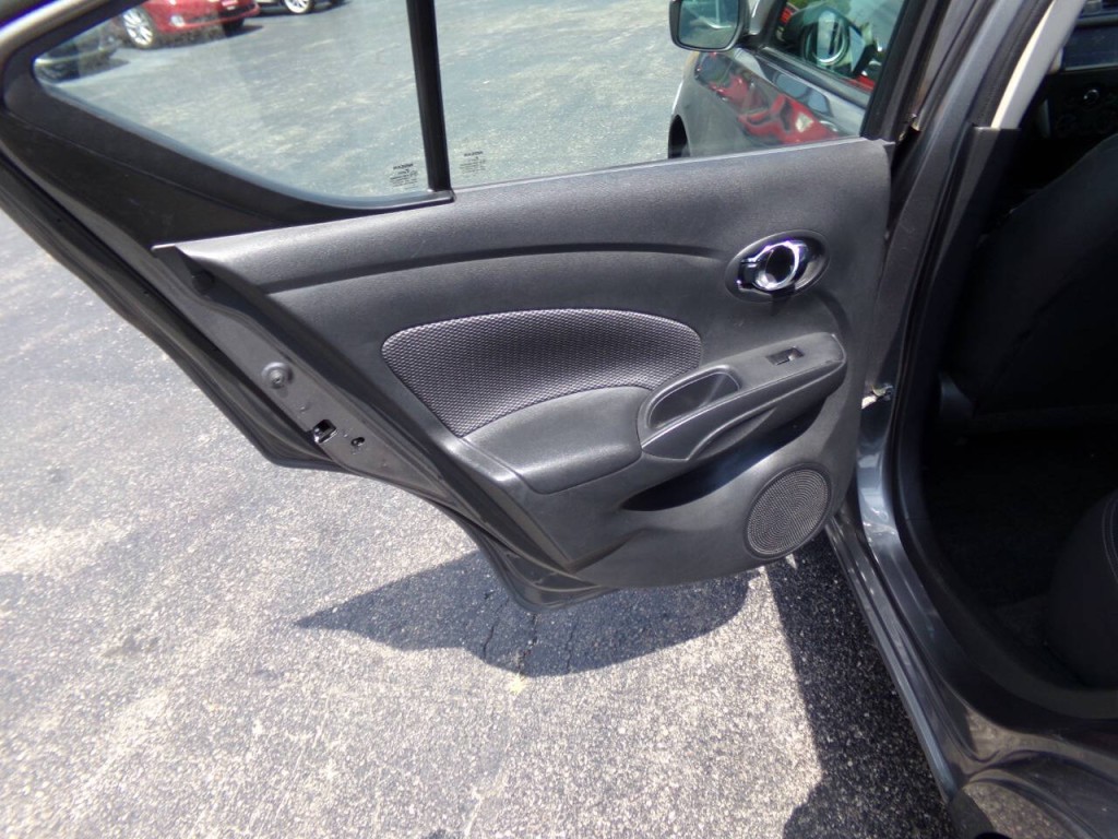 2019 Nissan Versa Image 17