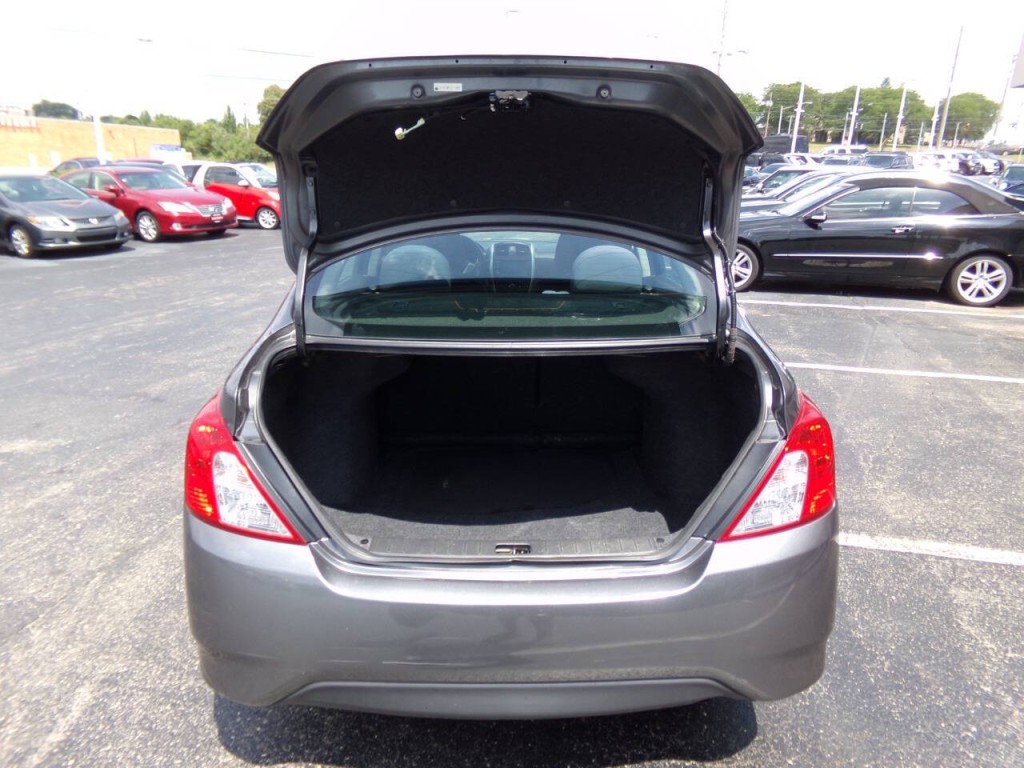 2019 Nissan Versa Image 19