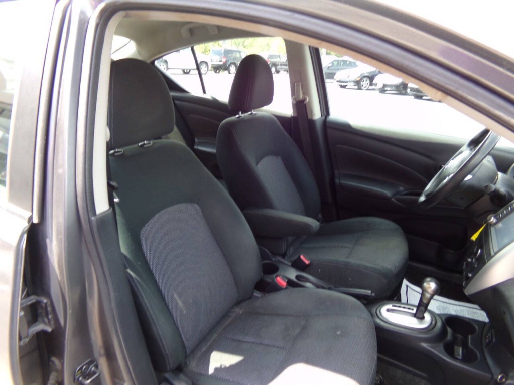 2019 Nissan Versa Image 25
