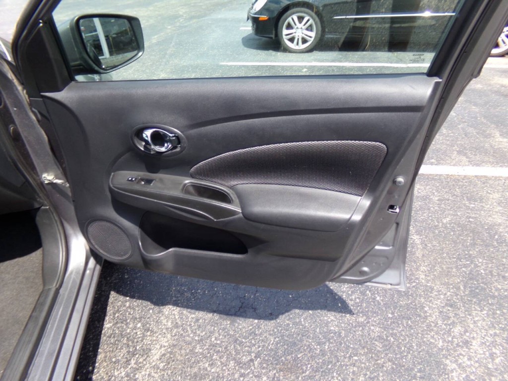 2019 Nissan Versa Image 26