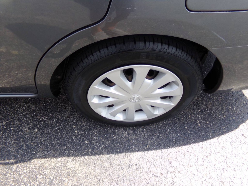 2019 Nissan Versa Image 32