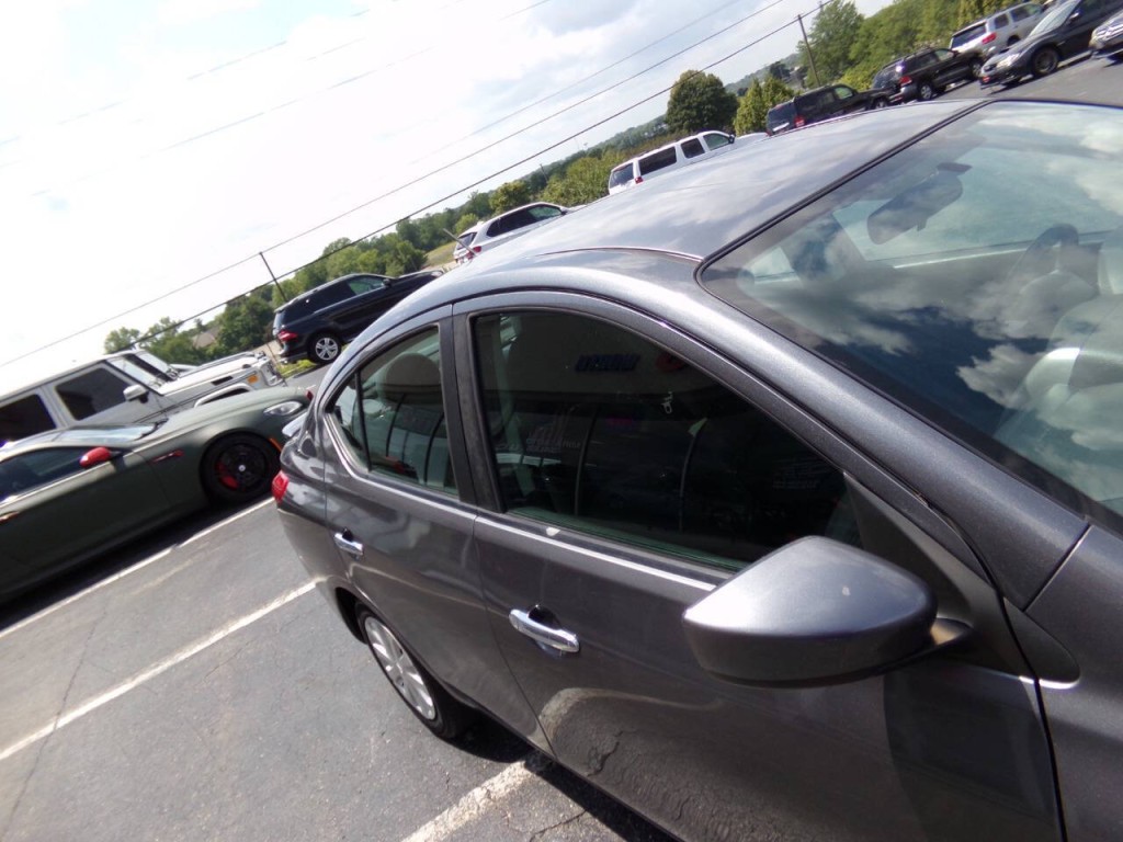 2019 Nissan Versa Image 39