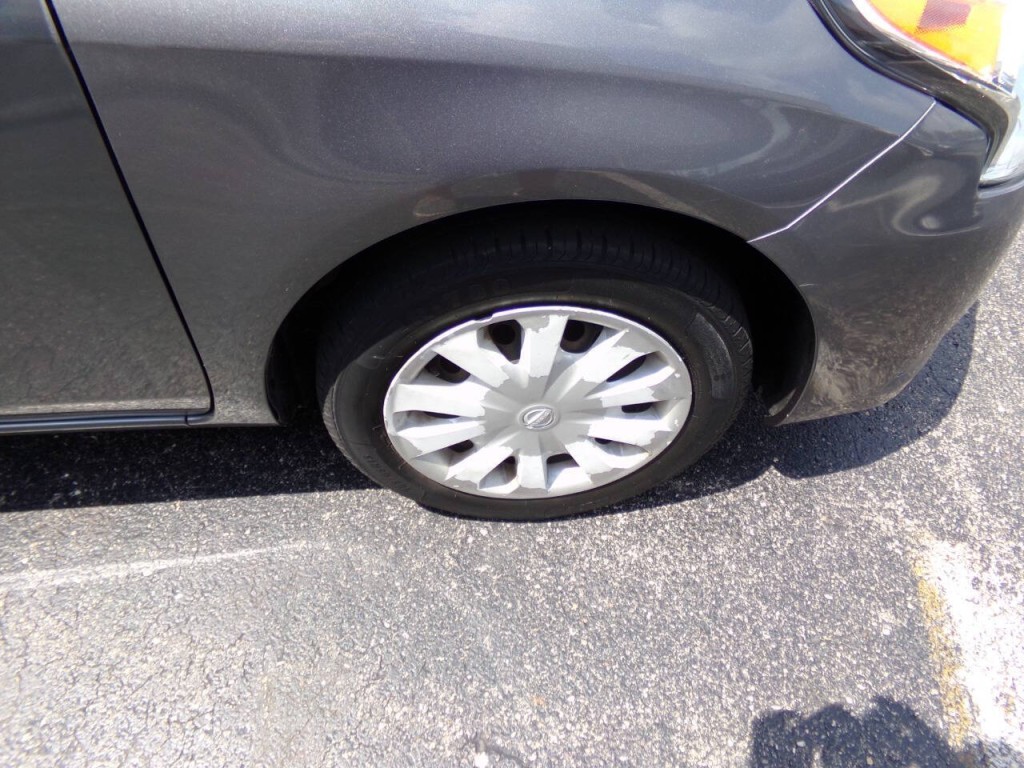 2019 Nissan Versa Image 40