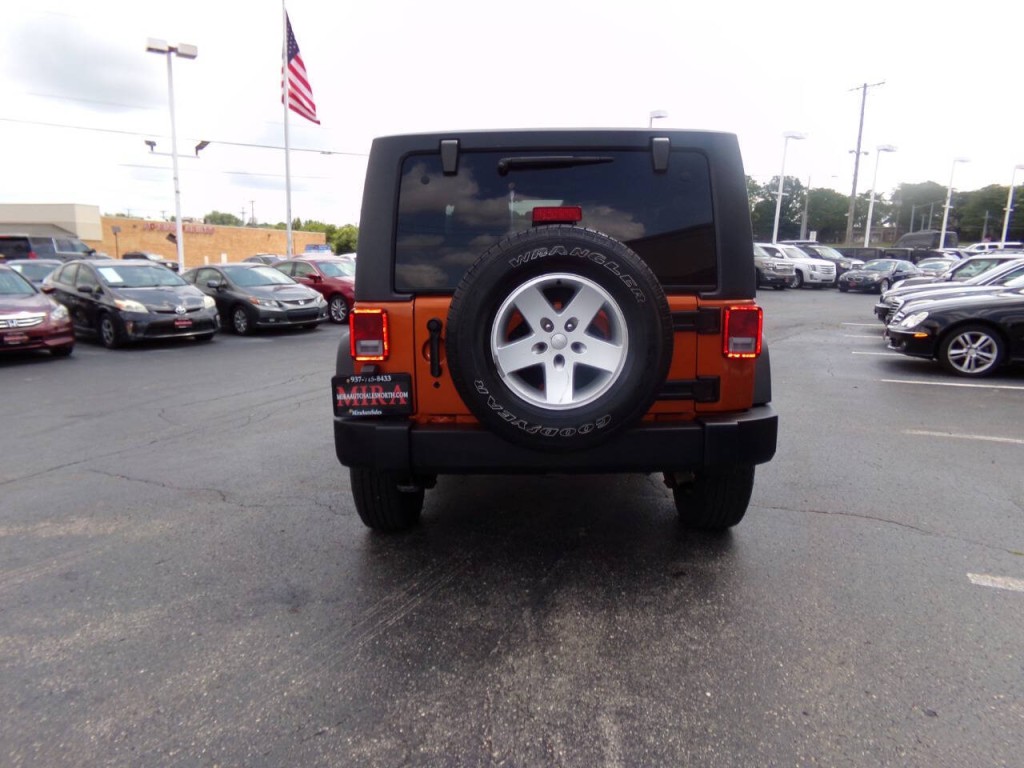 2011 Jeep Wrangler Image 8