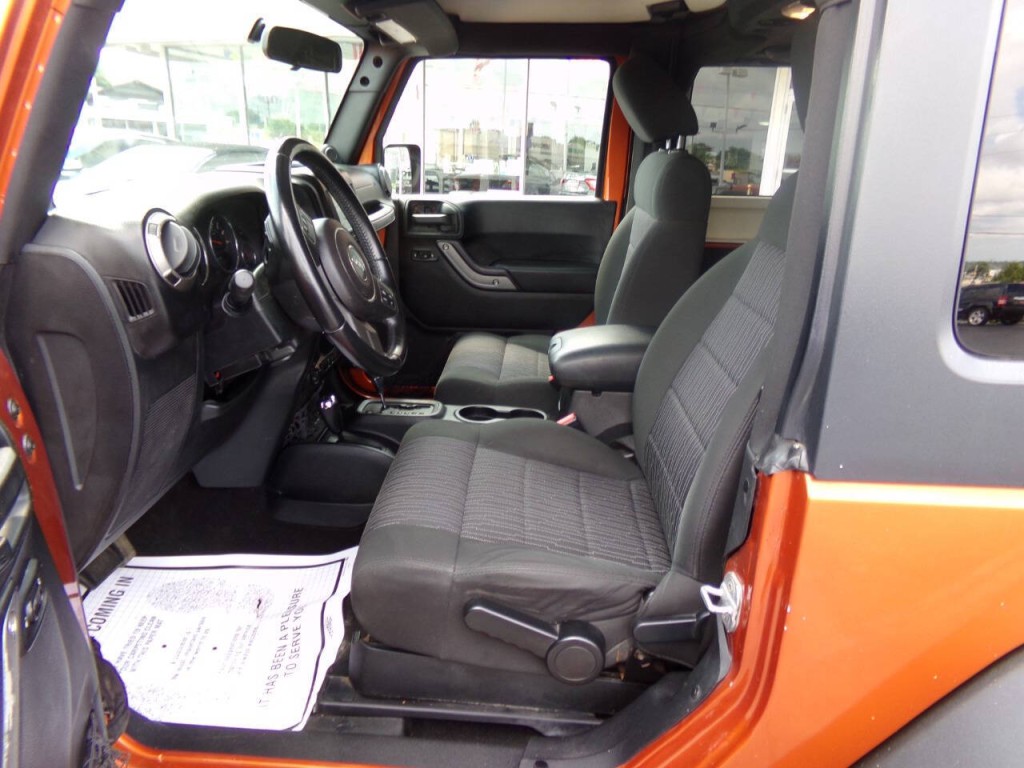 2011 Jeep Wrangler Image 12
