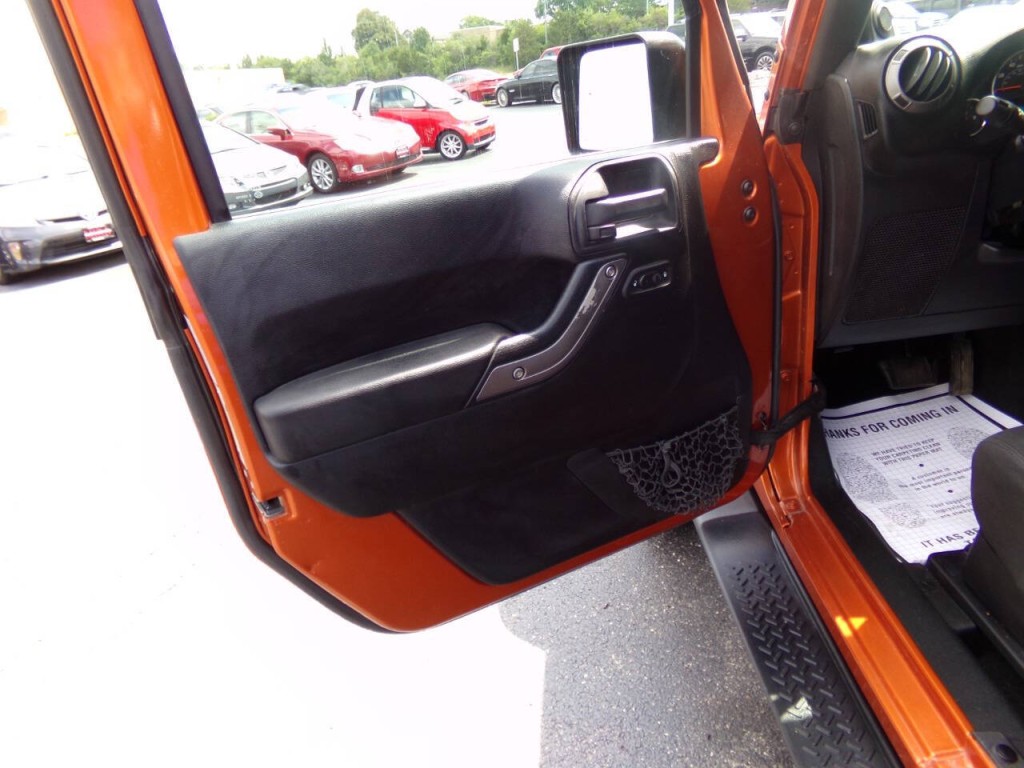 2011 Jeep Wrangler Image 15