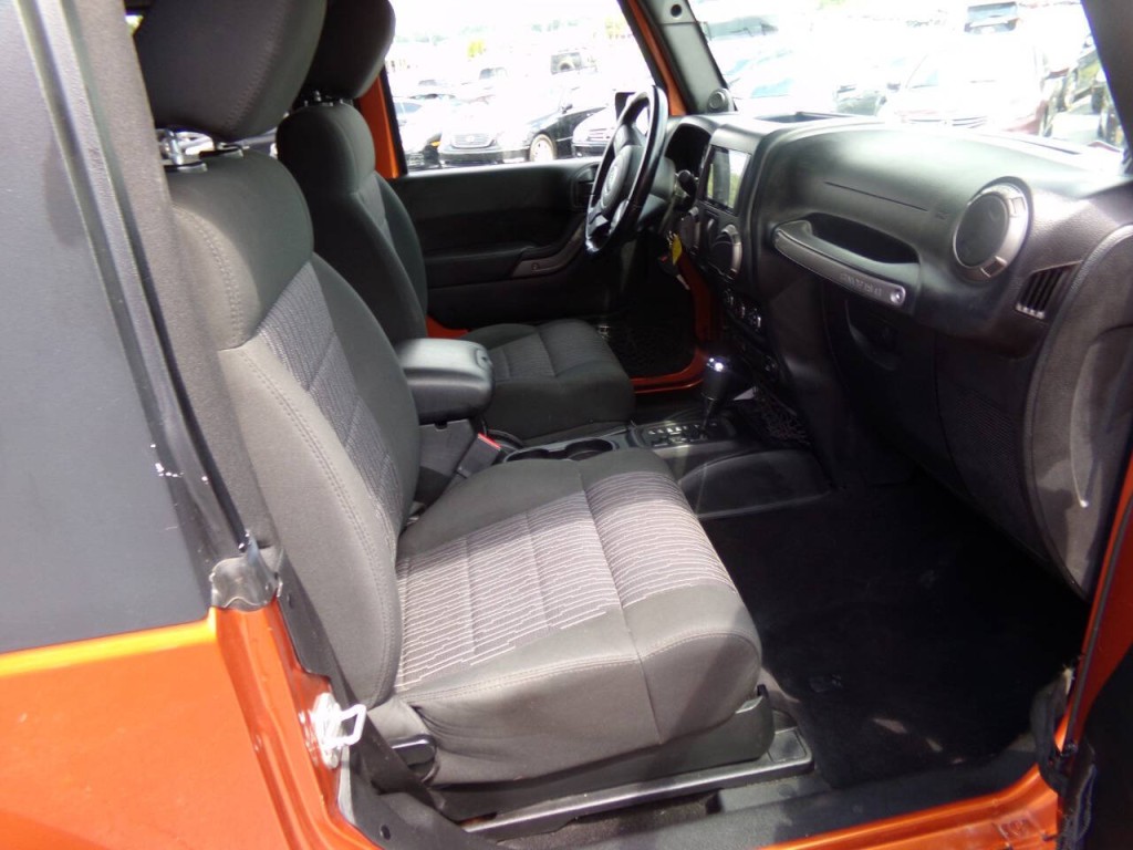2011 Jeep Wrangler Image 16