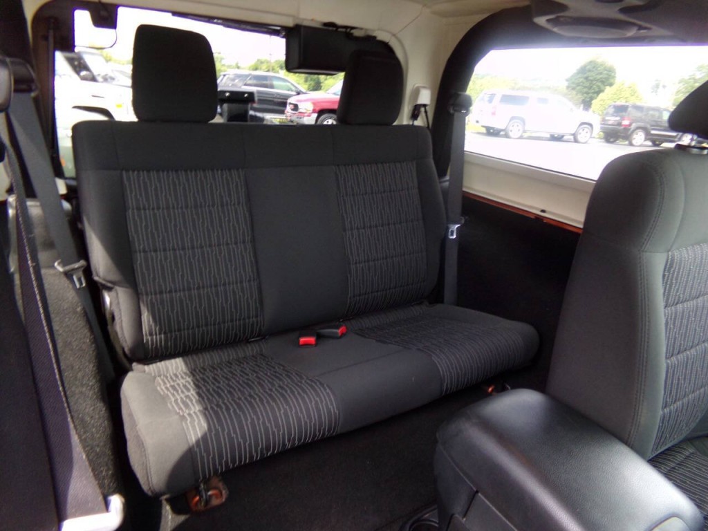 2011 Jeep Wrangler Image 18