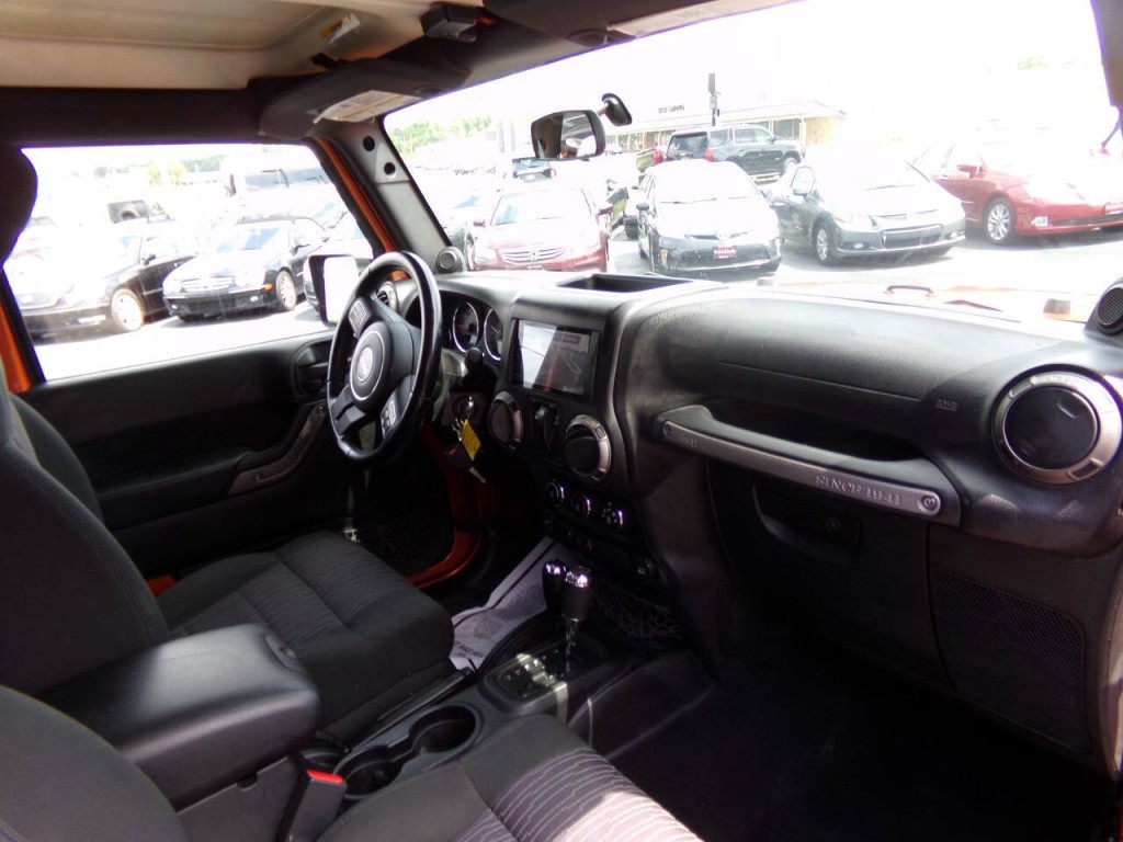 2011 Jeep Wrangler Image 19