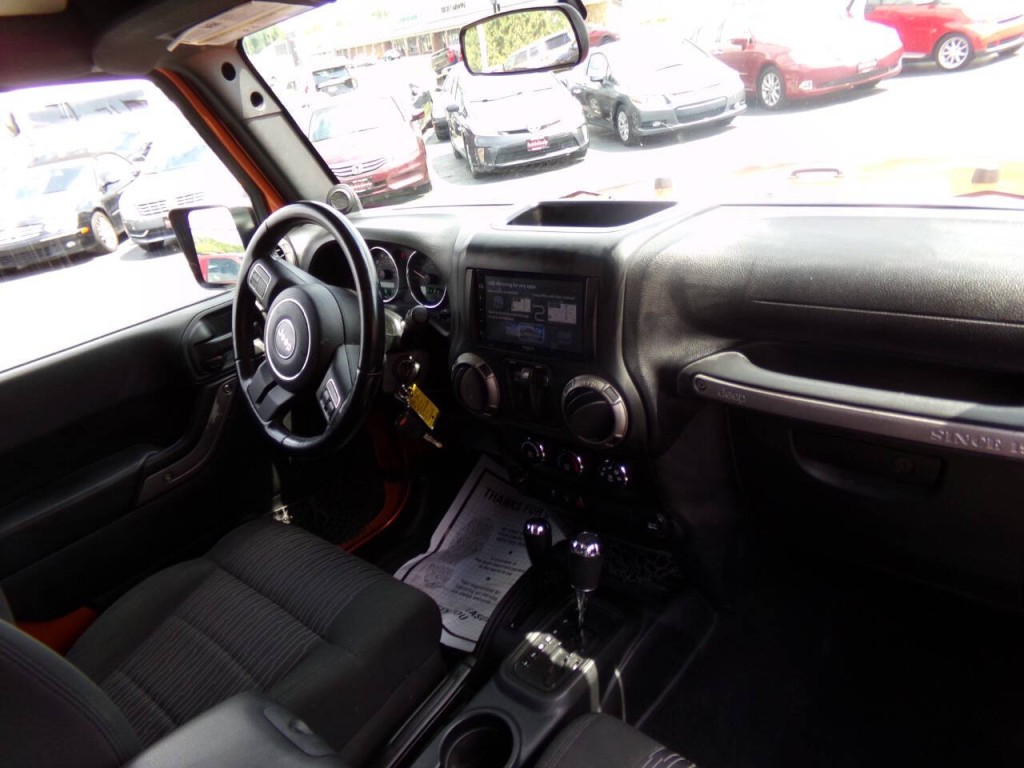 2011 Jeep Wrangler Image 21