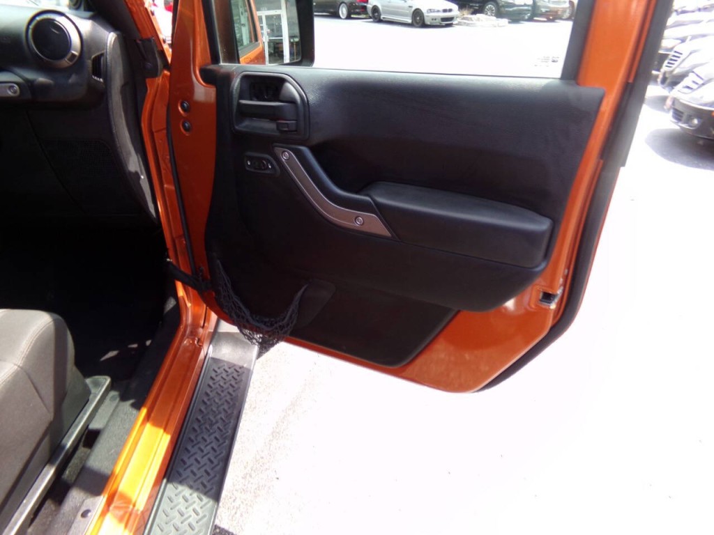 2011 Jeep Wrangler Image 22