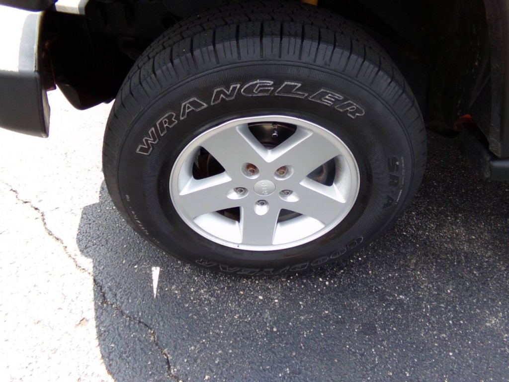 2011 Jeep Wrangler Image 29