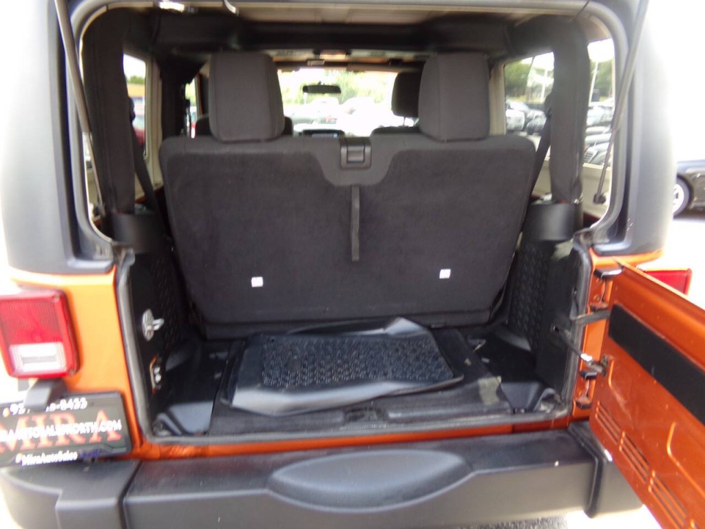 2011 Jeep Wrangler Image 36