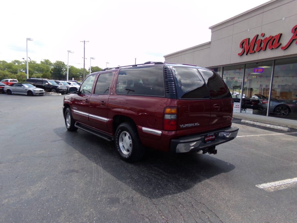 2002 GMC Yukon Image 8