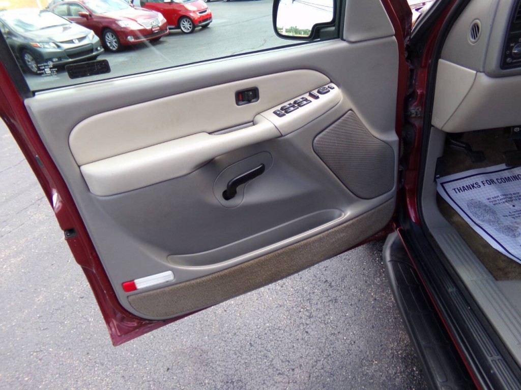 2002 GMC Yukon Image 12