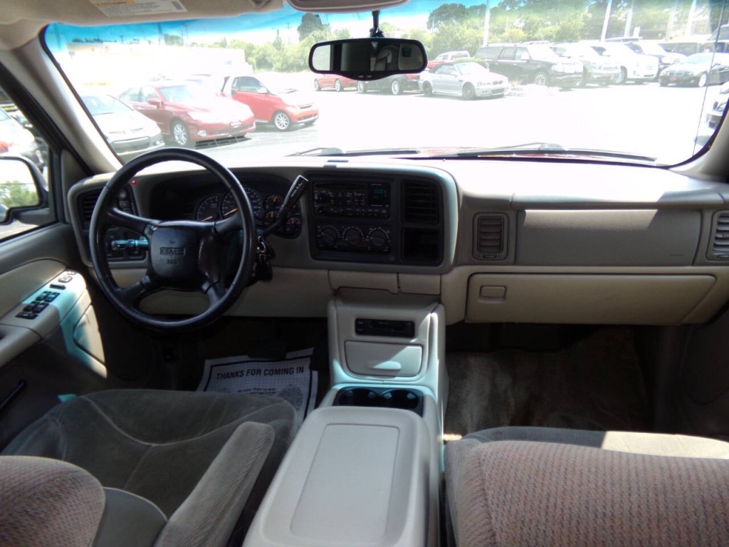 2002 GMC Yukon Image 24