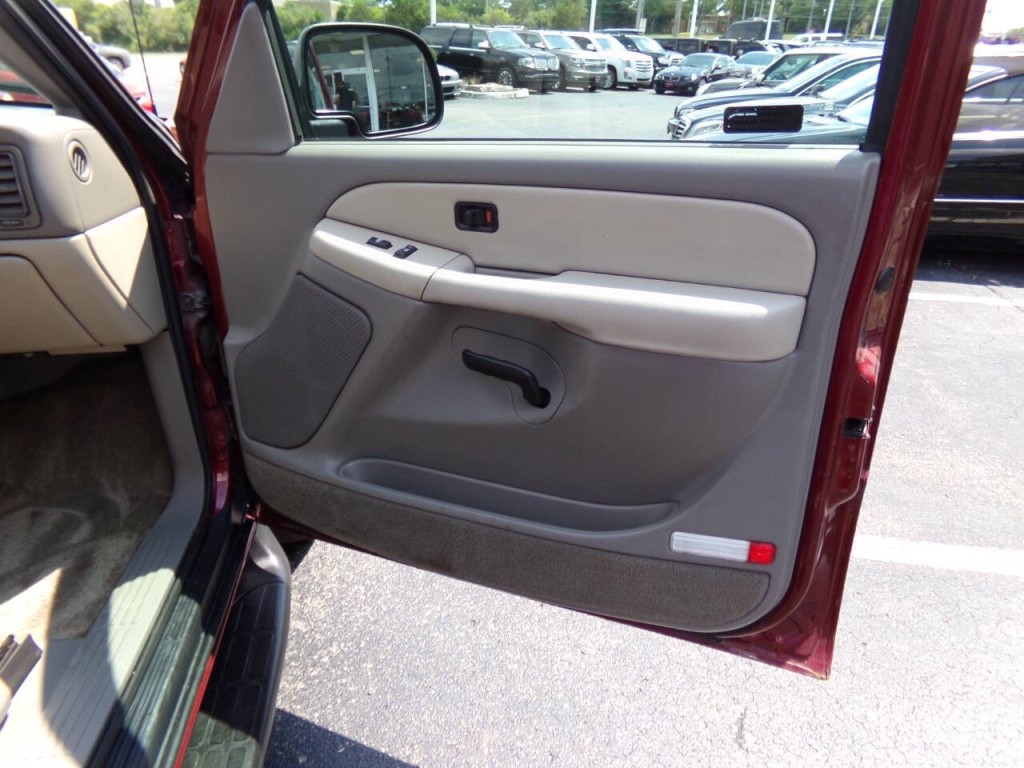 2002 GMC Yukon Image 31