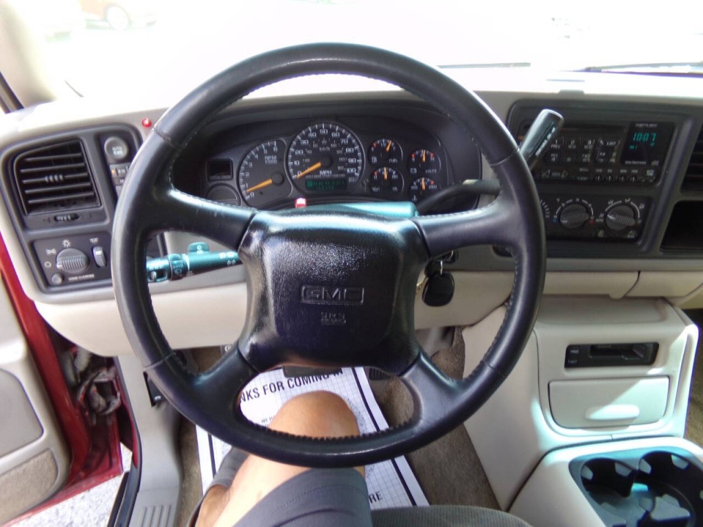 2002 GMC Yukon Image 56