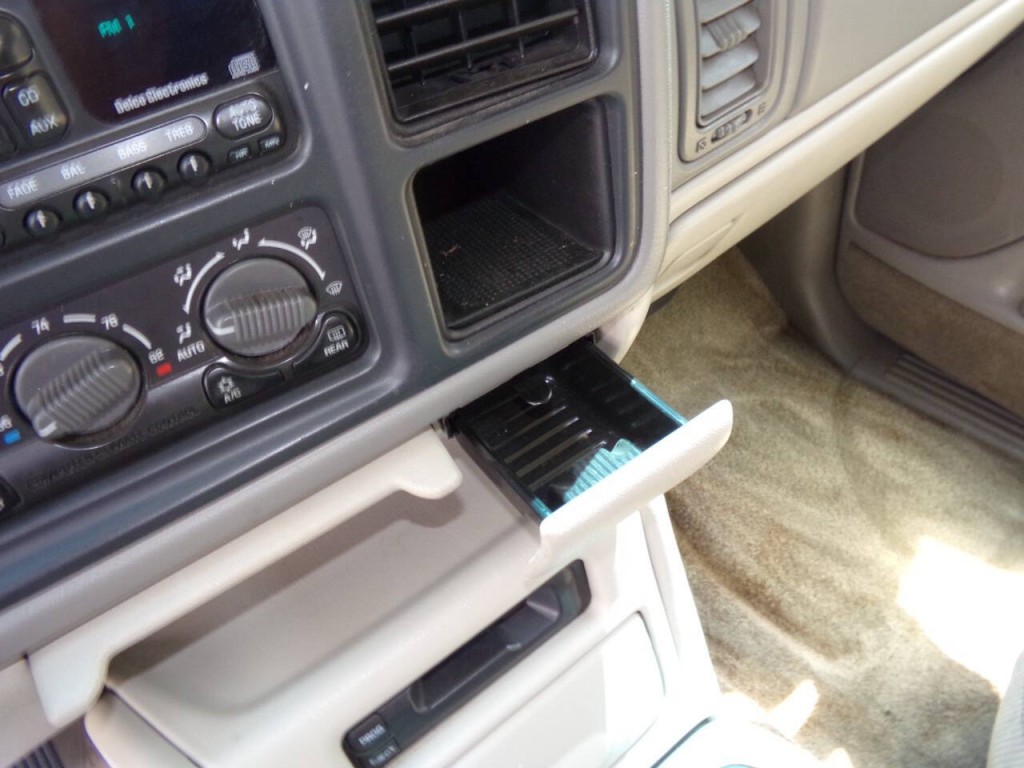 2002 GMC Yukon Image 64
