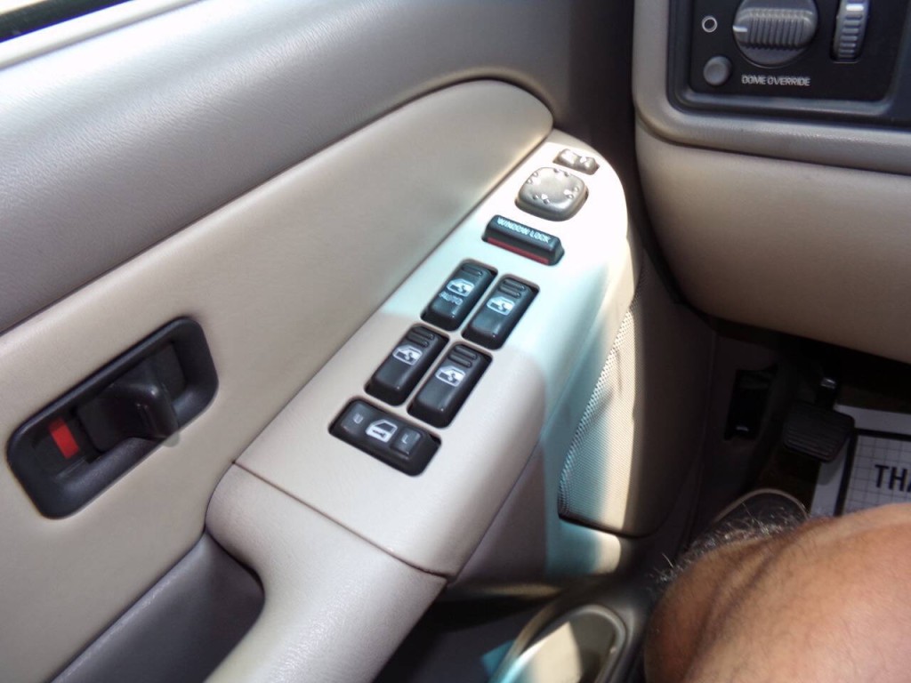 2002 GMC Yukon Image 67