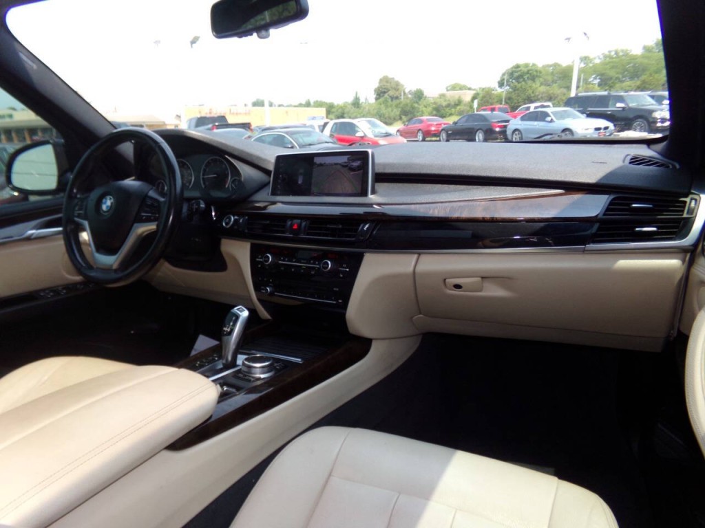 2017 BMW X5 Image 28