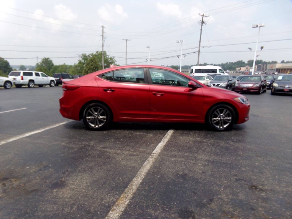 2017 Hyundai Elantra Image 5