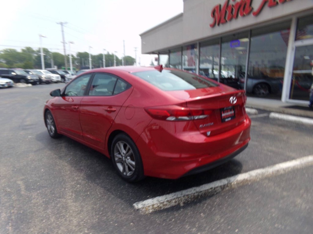 2017 Hyundai Elantra Image 8