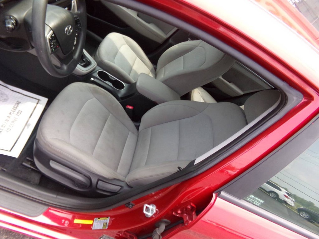 2017 Hyundai Elantra Image 11
