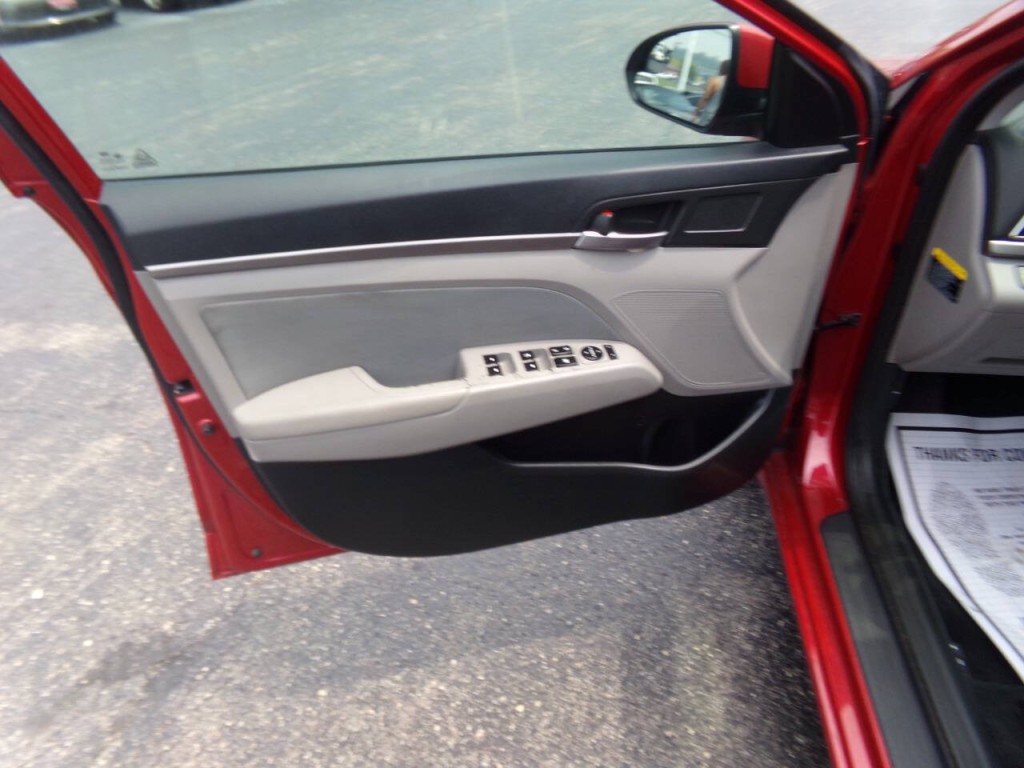 2017 Hyundai Elantra Image 12