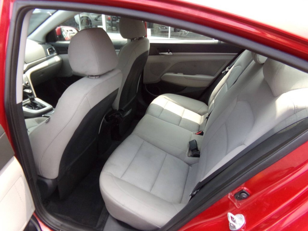 2017 Hyundai Elantra Image 13