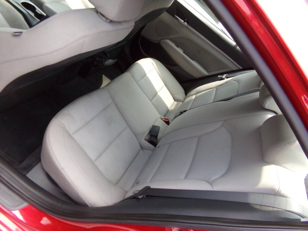2017 Hyundai Elantra Image 14