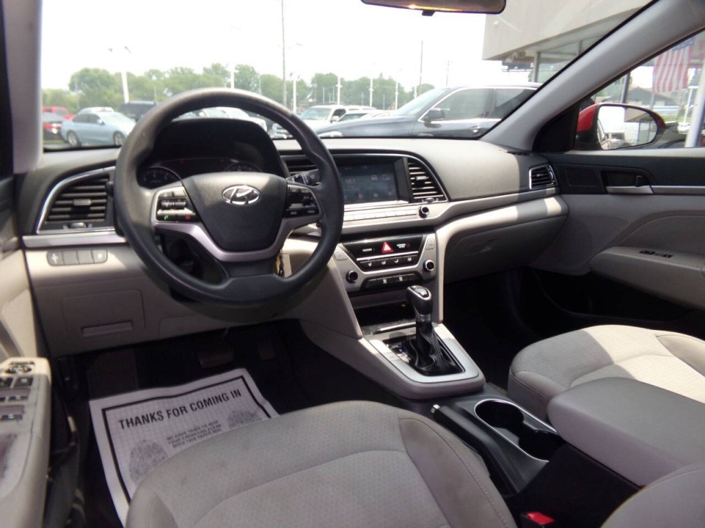 2017 Hyundai Elantra Image 16