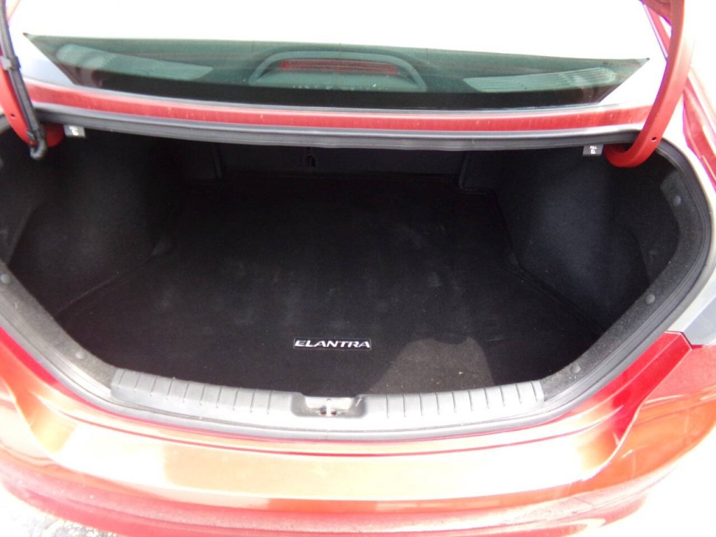 2017 Hyundai Elantra Image 18