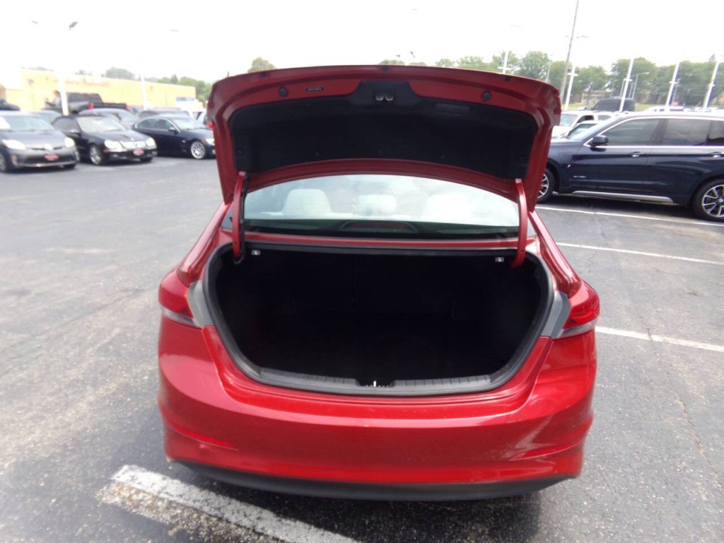 2017 Hyundai Elantra Image 19