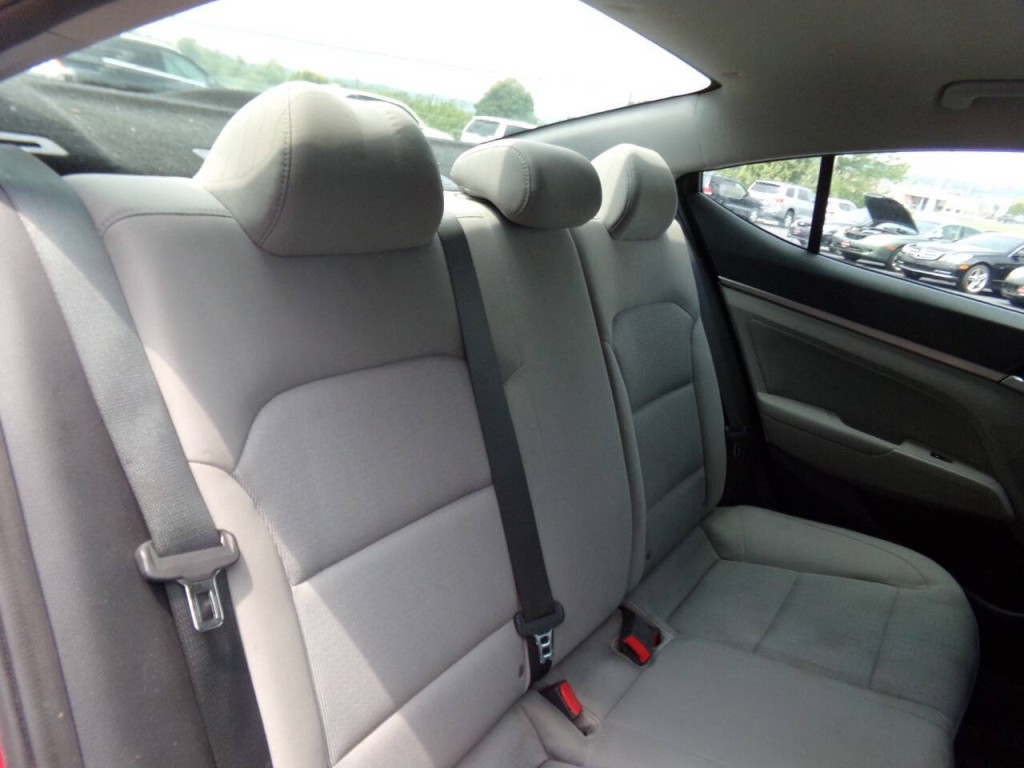 2017 Hyundai Elantra Image 22