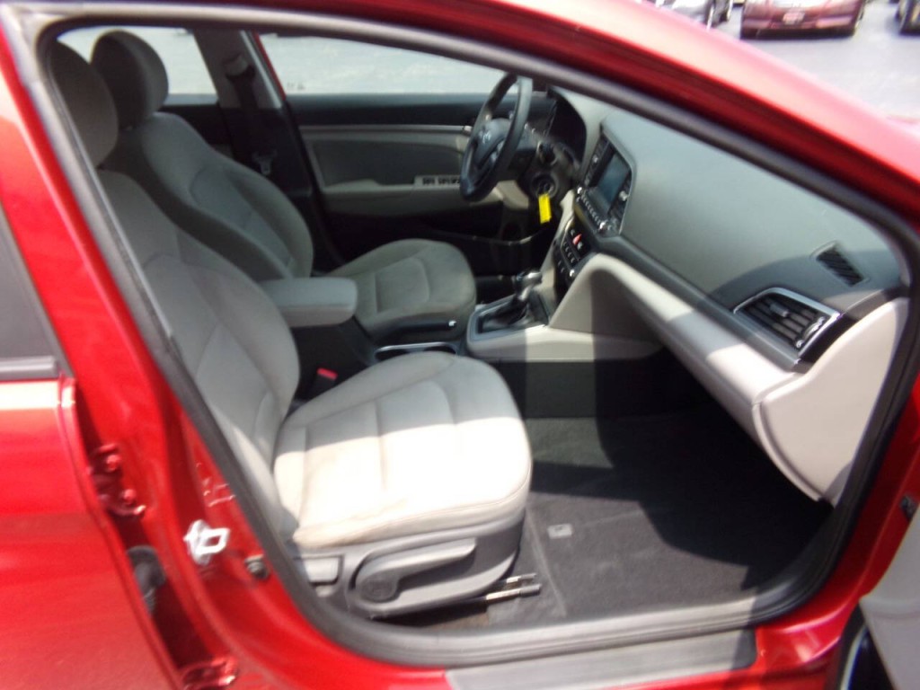 2017 Hyundai Elantra Image 25