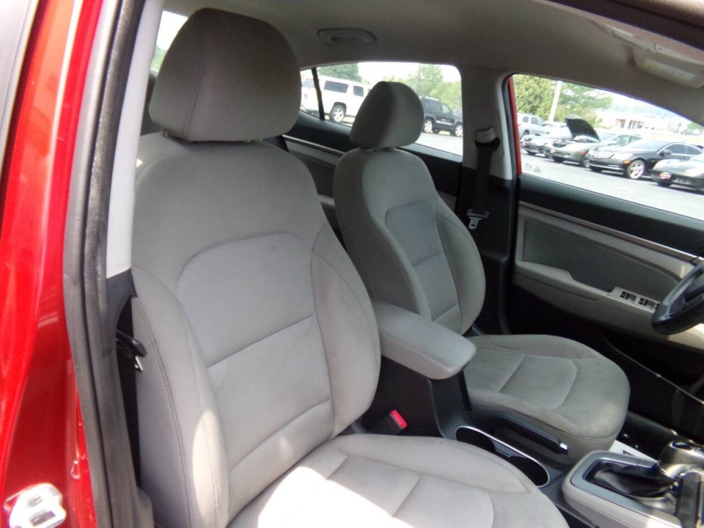 2017 Hyundai Elantra Image 27