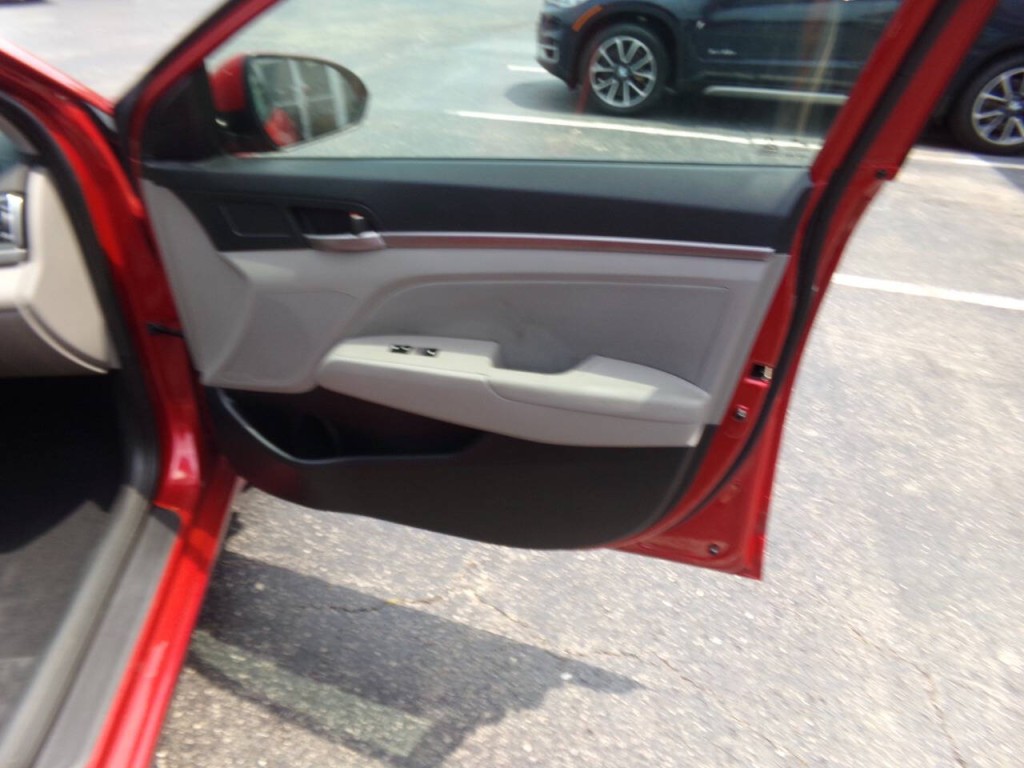 2017 Hyundai Elantra Image 28