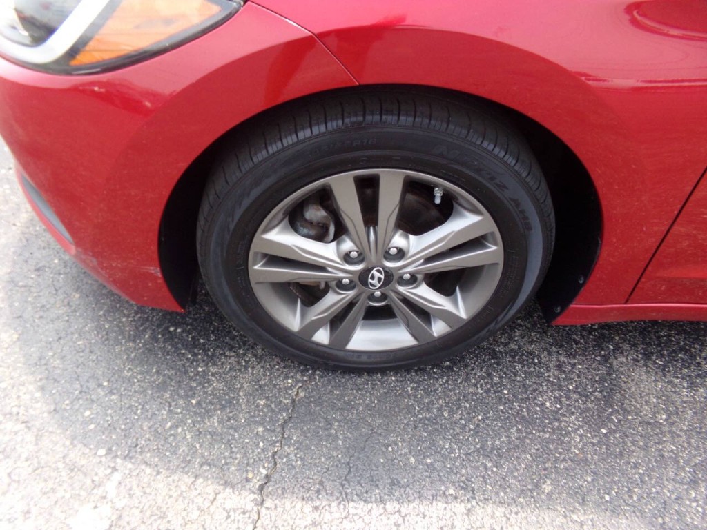 2017 Hyundai Elantra Image 32