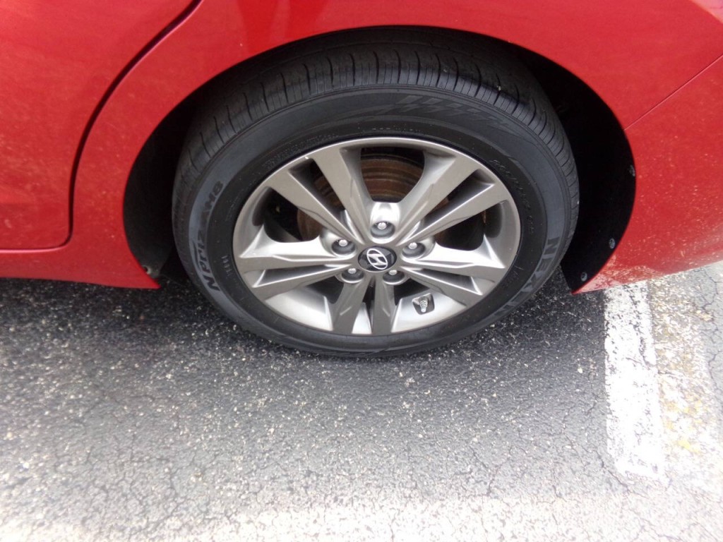 2017 Hyundai Elantra Image 34