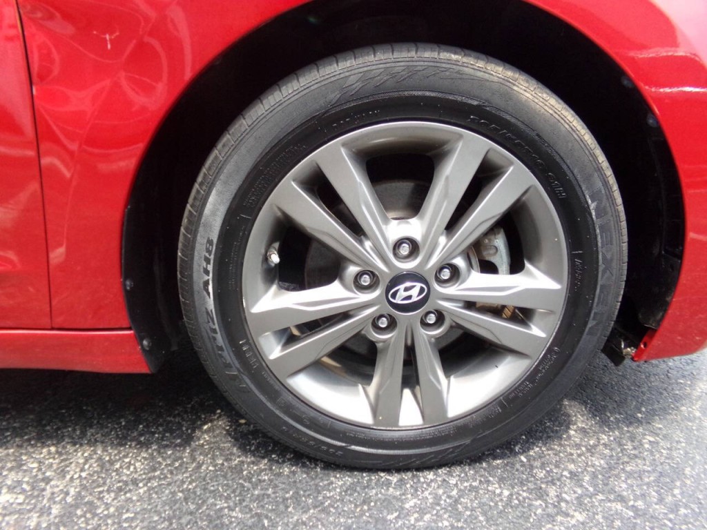 2017 Hyundai Elantra Image 40
