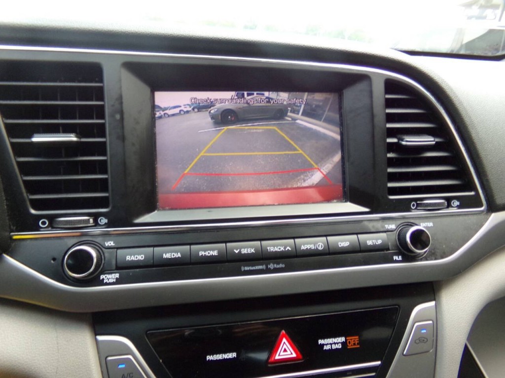 2017 Hyundai Elantra Image 60