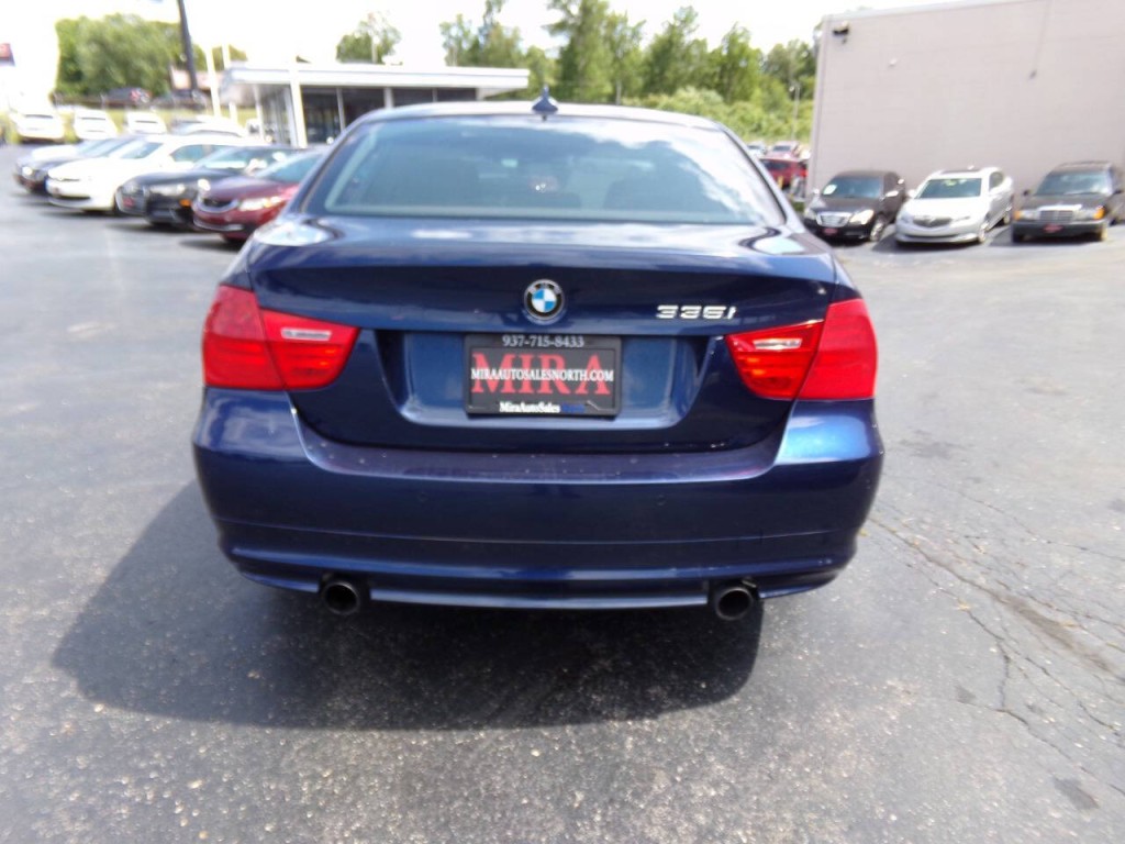 2011 BMW 3 Series Image 4