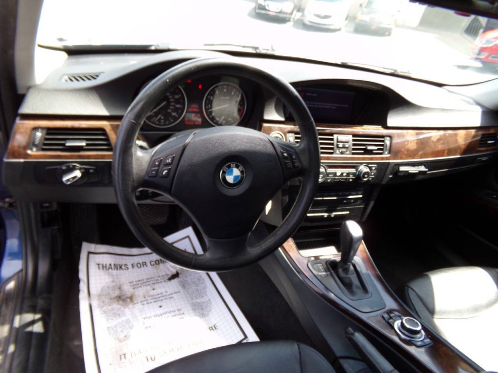 2011 BMW 3 Series Image 9
