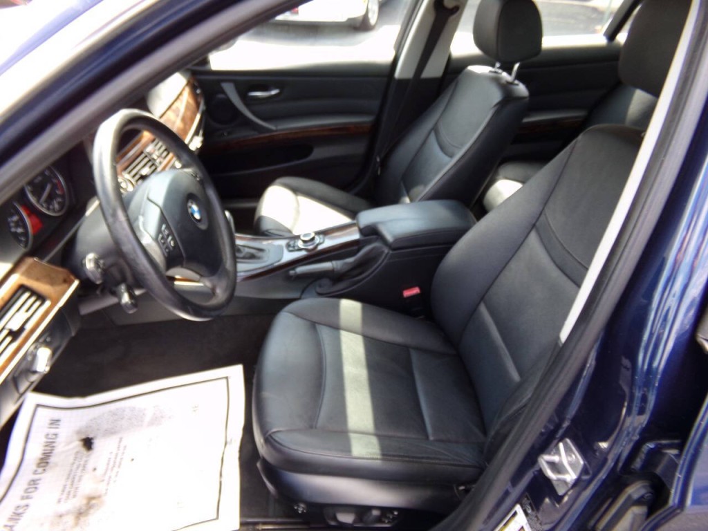 2011 BMW 3 Series Image 10