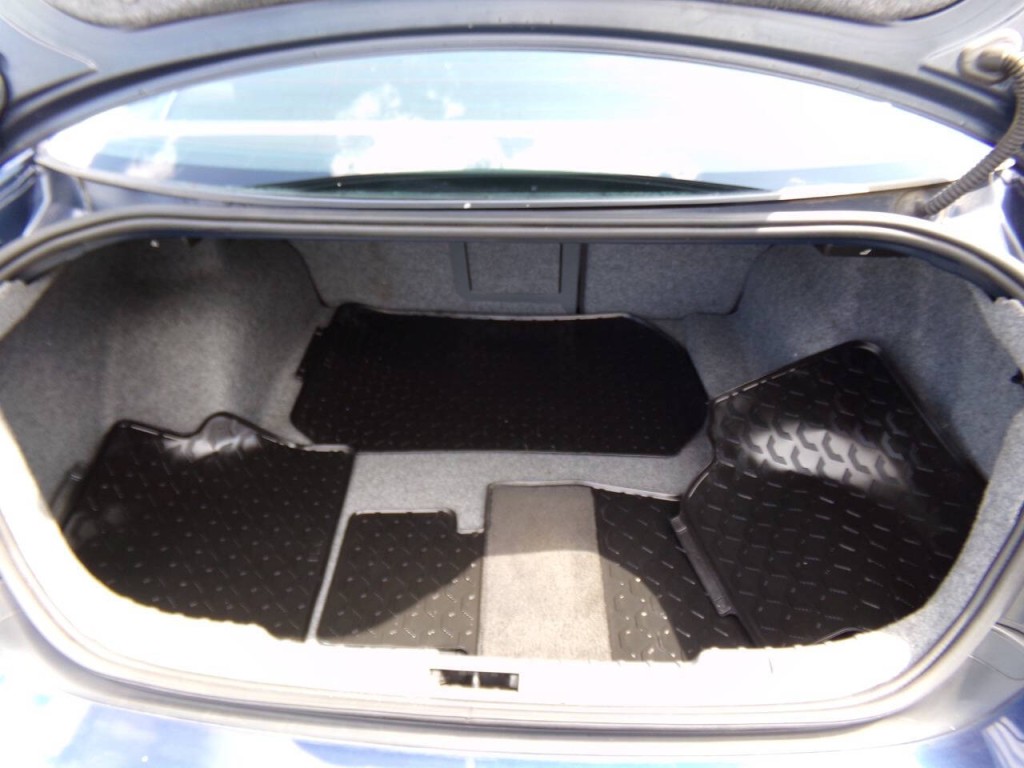 2011 BMW 3 Series Image 16