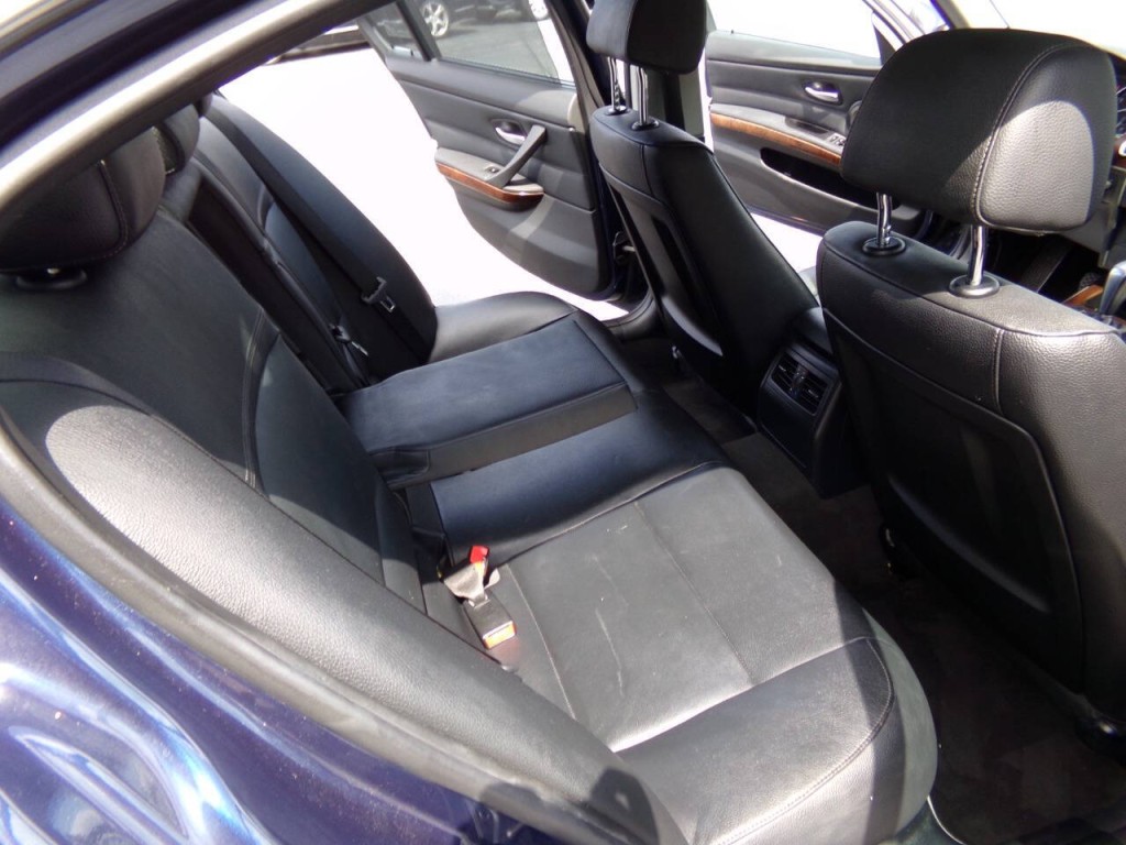2011 BMW 3 Series Image 18