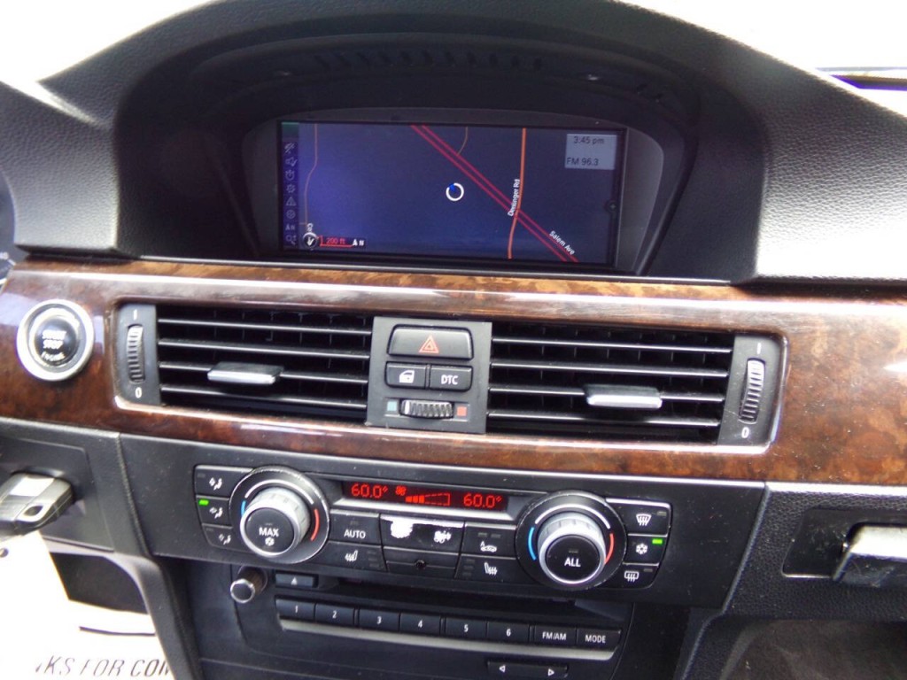 2011 BMW 3 Series Image 23