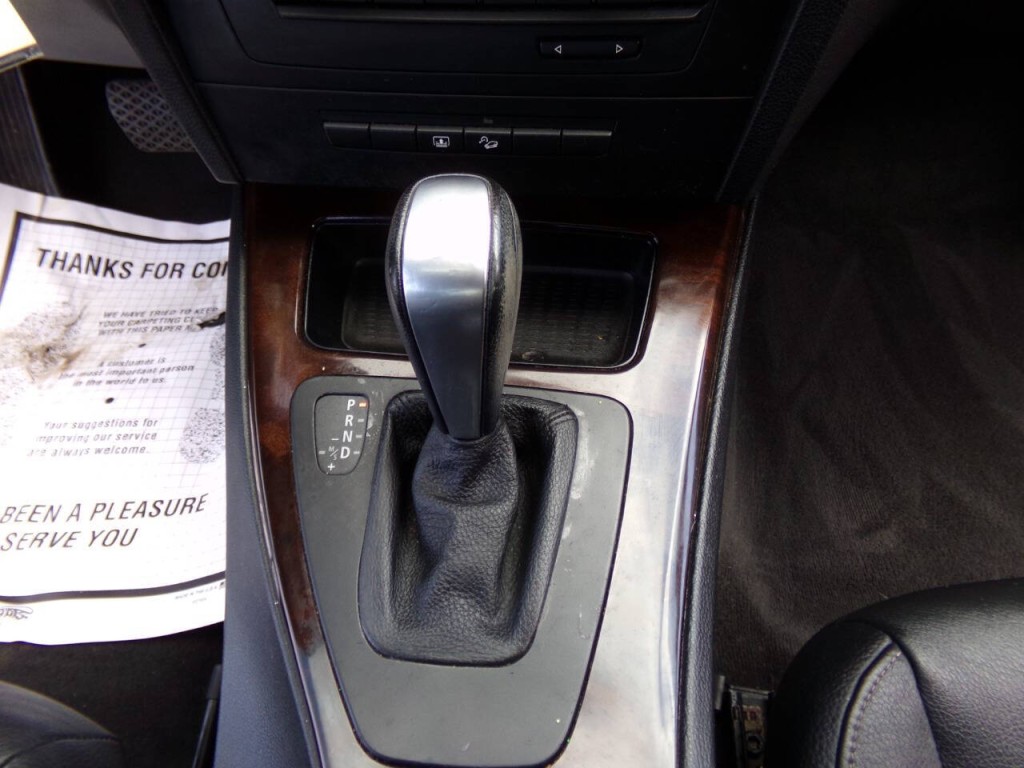 2011 BMW 3 Series Image 25