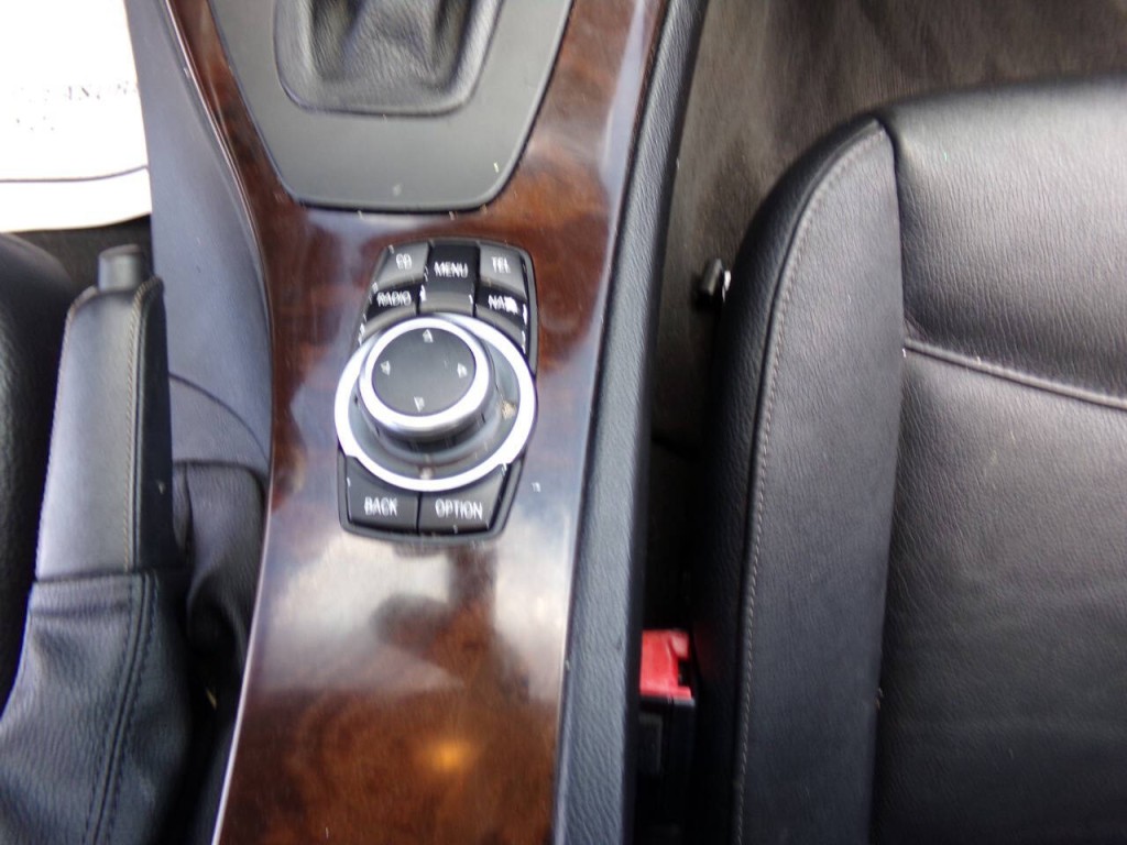 2011 BMW 3 Series Image 26
